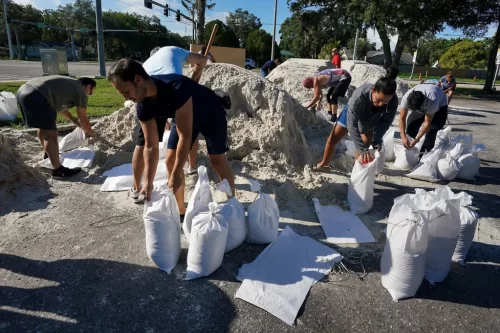 Ordenaron evacuar la costa oeste de Florida ante la llegada del huracán Idalia