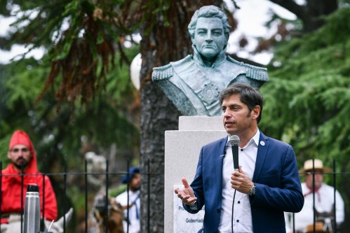 Kicillof realizó un homenaje a Juan Manuel de Rosas en La Plata