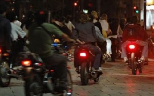 Los frentistas de Plaza San Martin se quejan por los ruidos de las motos