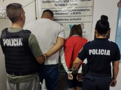 Una denuncia por tiroteo terminó con una pareja detenidos por amenazas y venta de droga en La Plata