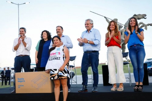 Tolosa Paz entregó materiales y maquinarias a beneficiarios del Potenciar Trabajo en La Rioja
