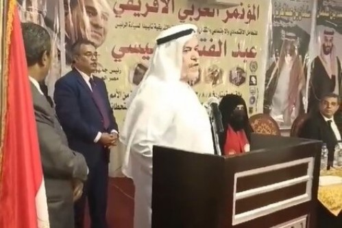 Murió un embajador de Arabia de Saudita mientras daba un discurso durante un acto en El Cairo