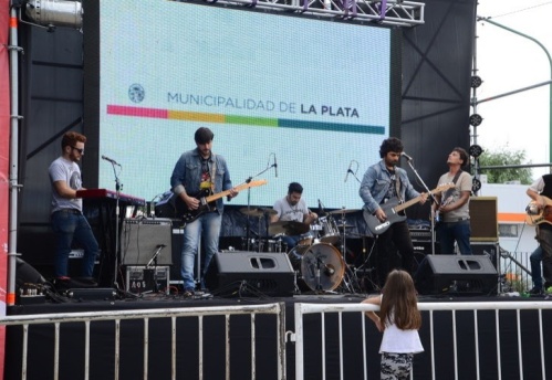 Llegan a Melchor Romero las "Noches Culturales": cine música y candombe para disfrutar en familia