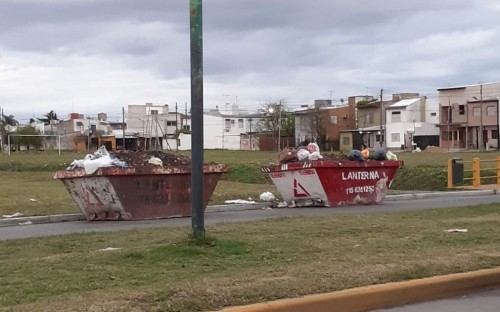 Vecinos de Altos de San Lorenzo reclaman por cinco volquetes sobre avenida 19
