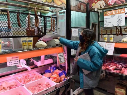 Verifican los precios de cortes de carne vacuna y productos avícolas: intiman a ocho comercios platenses