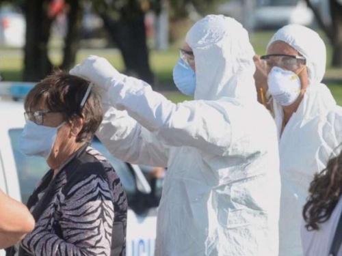 Debido a más testeos en La Plata se disparó la curva de contagios