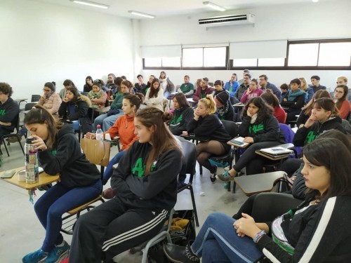Protocolo para todos: en Humanidades de La Plata quieren &quot;legislar&quot; los exámenes por Zoom