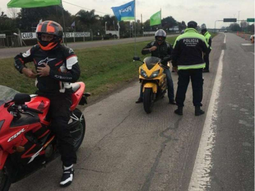 Más de 30 motociclistas detenidos por picadas clandestinas en Etcheverry