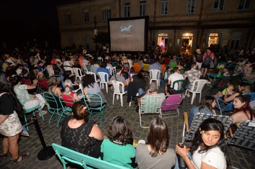 Meridiano V vuelve a disfrutar del cine al aire libre: los vecinos podrán ver un film del cineasta Tim Burton