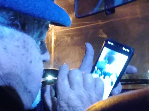 “Sentir la mística”: un platense volvió en taxi a La Plata desde Buenos Aires y terminó viendo fotos íntimas del chofer