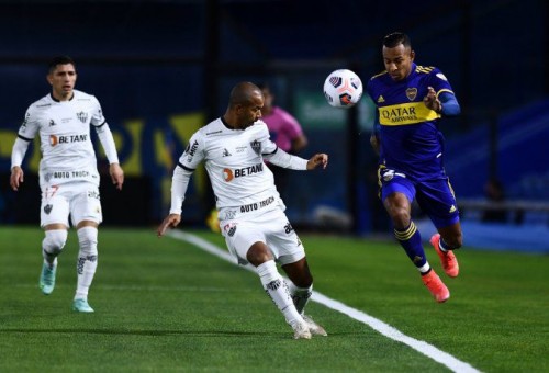 Con polémicas, Boca y Atlético Mineiro igualaron 0-0 y la serie se definirá en Brasil