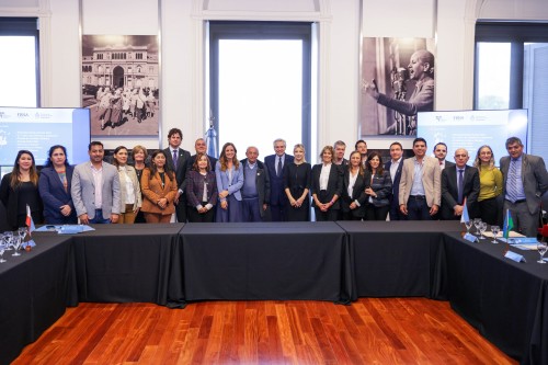 Tolosa Paz lanzó el programa “Casa Amor” para la construcción de 24 espacios de contención social, sanitaria y educativa