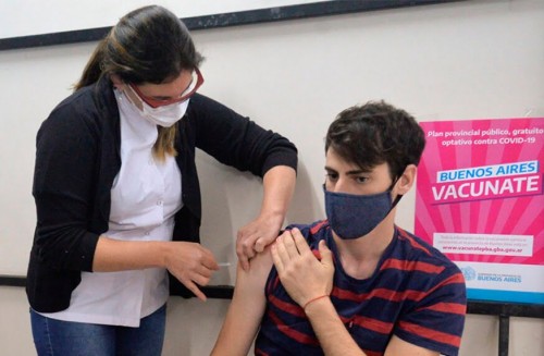 Los memes por los turnos masivos para vacunarse en La Plata: "Mandaron a toda la ciudad"