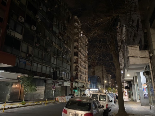 En 48 entre 7 y 8, los vecinos exigen que reparen una luminaria que no funciona