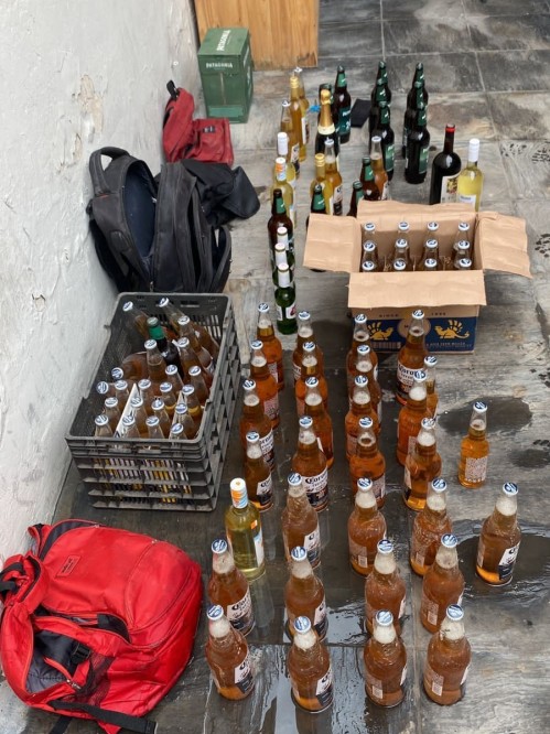 Dos menores robaron botellas de cerveza que fueron incautadas por policías en La Plata