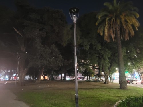 Vecinos se quejaron por el mal funcionamiento de las luminarias en Plaza Paso