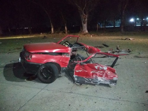 Impactante accidente entre dos vehículos en Punta Lara: hubo una víctima fatal y 7 heridos