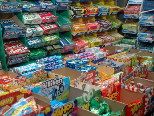Un diputado de Cambiemos propuso una fuerte regulación de las golosinas en los supermercados