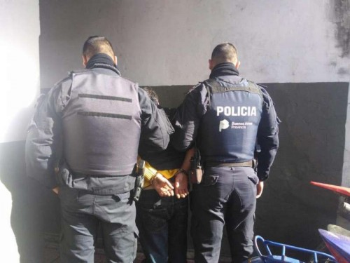 Tras varias denuncias vecinales, cayó un hombre que vendía drogas en La Plata