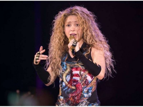 Quisieron acosar a Shakira arriba del escenario