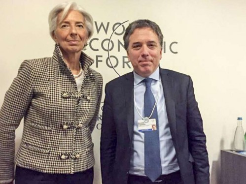 El FMI le recomendó al gobierno subir el IVA y moderar la obra pública