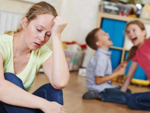 Según un estudio, preparar a los hijos para la escuela cansa tanto como trabajar