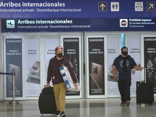 Desde este sábado, se suspenderán los vuelos provenientes de México, Brasil y Chile