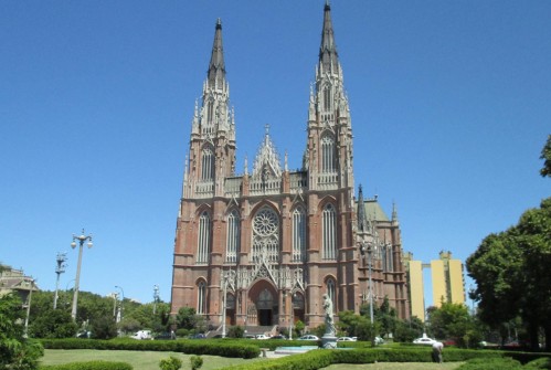 La impresionante foto "retro" de la Catedral de La Plata en los años 30' que cautivó las redes