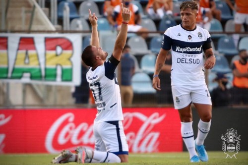 Con un jugador de más, Gimnasia goleó 3-0 a Talleres en El Bosque