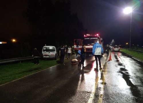 Una camioneta viajaba de Berisso a La Plata, perdió el control y se estrelló contra la banquina