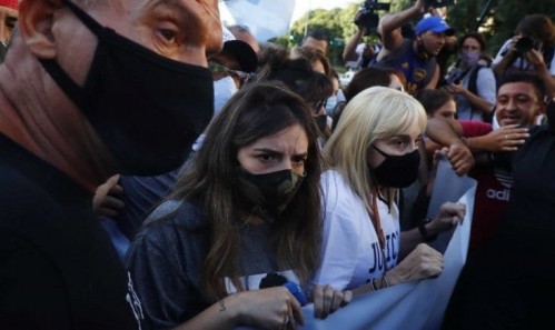 Claudia Villafañe, Dalma y Giannina, en la marcha por Maradona: "Queremos condena social y judicial para los culpables"