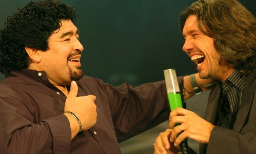 Tras la falsa foto con Maradona, Tinelli corrigió el epígrafe: "¡Que lío por Dios!"