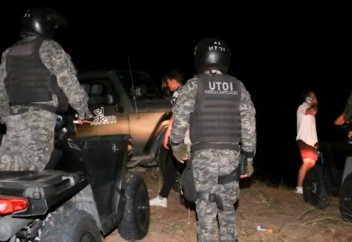 Desalojan a 2 mil jóvenes de una megafiesta clandestina en Pinamar