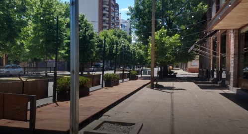 Tres reconocidos restobares del centro de La Plata buscan empleados
