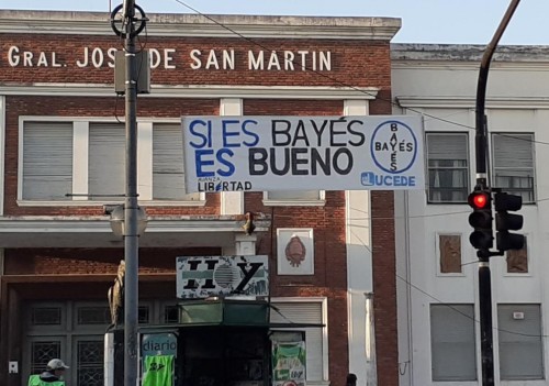 "Si es Bayés es bueno": el ocurrente pasacalle con aroma liberal que copa La Plata