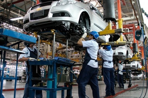 La producción de autos creció 110% interanual en marzo
