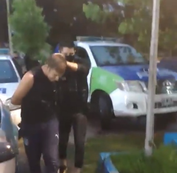 Detuvieron a un peligroso ladrón en Villa Elvira: tenía cocaína, marihuana y armas de fuego