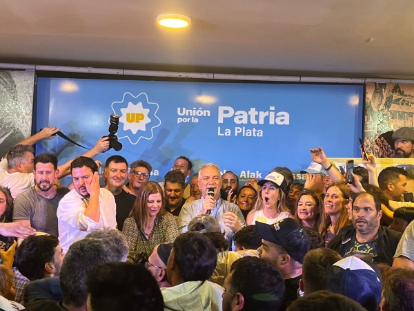 Alak, eufórico en su búnker: “Hoy es un día histórico; hemos vuelto a ganar en La Plata”