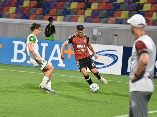 En plena fiestas Gimnasia aceleró y está a punto de cerrar su tercera incorporación