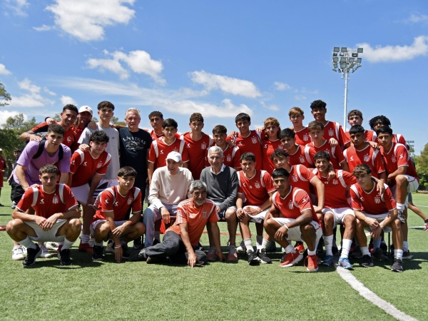 Lo contrató Estudiantes, le dieron la ropa, entró a los grupos de whatsap pero fue anunciado por otro club