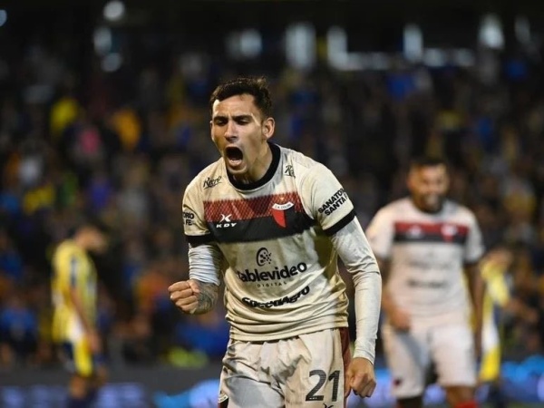 Estudiantes se metió en la pelea por un jugador y elevó una oferta formal