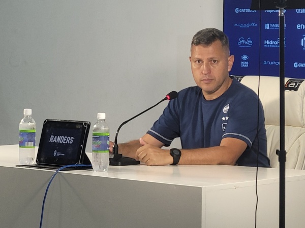 Flores y el buen momento de Gimnasia: "El equipo va mostrando cosas y construyendo una identidad"