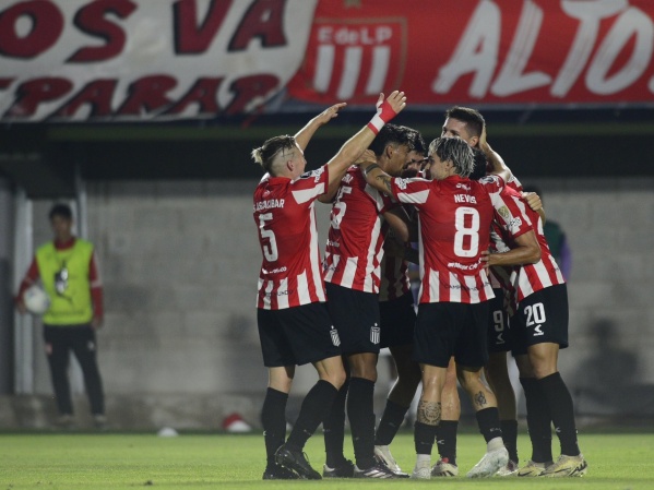 Estudiantes volvió a ganar y se acomodó en la Libertadores