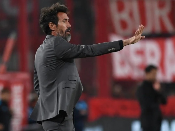 Domínguez criticó a Benedetti, le marcó la cancha a los dirigentes y le mandó un mensaje a Foster