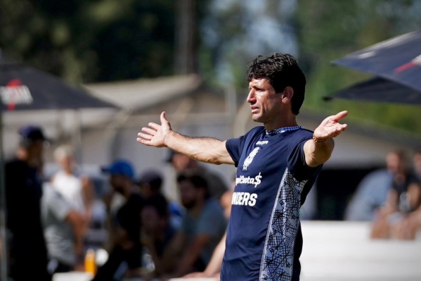 ¿Cuáles son los dos problemas que afronta Sebastián Romero y qué deberá resolver en el corto plazo?