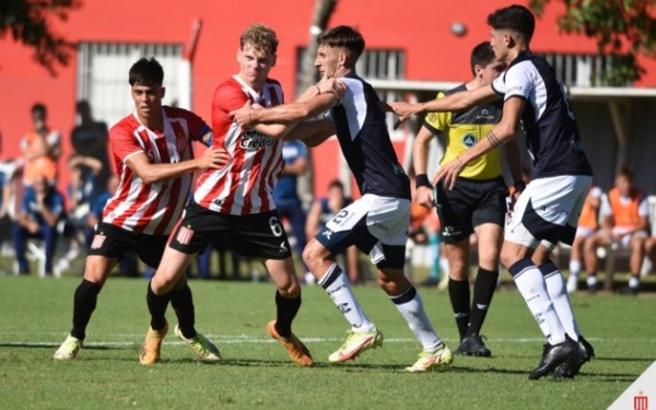 Con refuerzos de Primera, Gimnasia y Estudiantes juegan el clásico de Reserva en Abasto