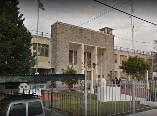 Allanamientos y estafas en la Unidad 9 de La Plata: secuestraron 15 celulares que usaban los presos para maniobras ilícitas