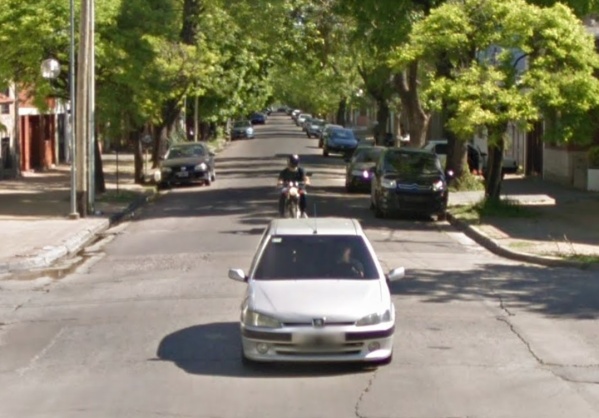 Hallaron muerto a un hombre en su casa de 22 y 58: no había entradas forzadas en el lugar