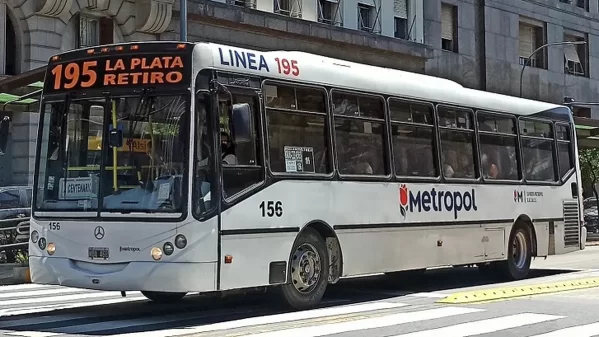 Metropol sigue de paro, y sus colectivos no llegarán ni saldrán de la Terminal de La Plata