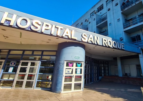 Tiró a un joven de una moto en Ensenada, le pegó una patada en la cara y lo dejó internado en el Hospital de Gonnet